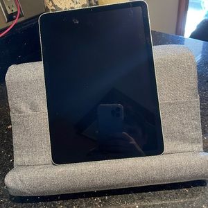 I pad accessories x 3 comes together.